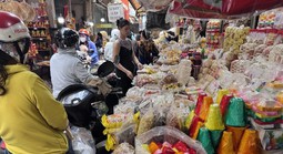 Quà quê ở chợ truyền thống bán chạy