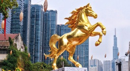 Trung tâm TP HCM rộn ràng sắc xuân với hàng loạt linh vật ngựa