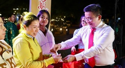 Những quyết sách mang Tết đến mọi nhà