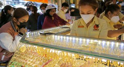 Cuối ngày 7-2, giá vàng miếng SJC cao hơn giá vàng thế giới 22 triệu đồng/lượng