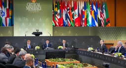 Trong khó ló đối sách