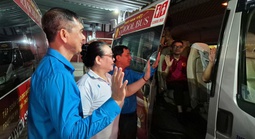 Chuyến xe nghĩa tình đưa người lao động về quê đón Tết