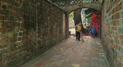 Lòng tốt quanh ta: Người giữ ô cửa thời gian