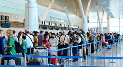 Sân bay Tân Sơn Nhất chính thức bước vào cao điểm Tết