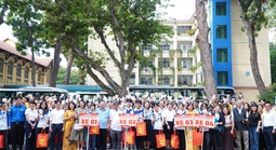 Đong đầy cảm xúc “Chuyến xe đoàn viên” Trường ĐH Sài Gòn