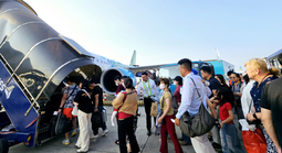 Nhộn nhịp về quê đón Tết