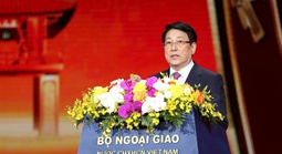 Chủ tịch nước chúc Tết kiều bào, đánh trống khai hội mừng Xuân