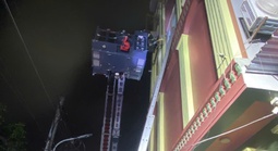 Cháy quán cà phê, 15 người được giải cứu