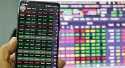 Nhiều nhà đầu tư phân vân có nên bán hết chứng khoán để nghỉ Tết?