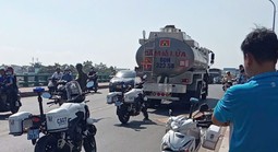 Tai nạn giao thông nghiêm trọng trên cầu Phú Xuân, TPHCM