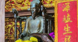 Cận cảnh di tích Uy viễn Tướng công Nguyễn Công Trứ