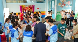 Hành trình “Xuân diệu kỳ” sẻ chia yêu thương của Shinhan Life Việt Nam