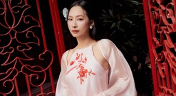 Quỳnh Thy "đốn tim" người xem khi diện áo dài cách điệu đón xuân 