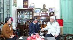 Thường trực Ban Bí thư Trần Cẩm Tú chúc Tết các nguyên lãnh đạo Đảng, Nhà nước