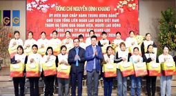 Chủ tịch Tổng LĐLĐ Việt Nam trao gần 400 suất quà tới công nhân khó khăn tỉnh Bắc Ninh