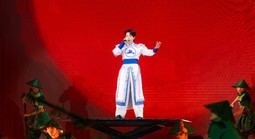 Tùng Dương, Đức Phúc khiến khán giả xúc động tại "Xuân quê hương"