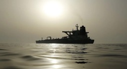 “Yết hầu” năng lượng bị Iran đóng cửa, giá dầu biến động mạnh?