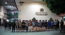 Cảnh sát đột kích sòng bạc, trường gà tại TPHCM