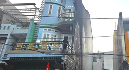 Cháy ở TPHCM, đe dọa 2 căn nhà