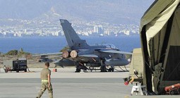 Tên lửa Iran phóng đến căn cứ quân sự Anh, Israel tấn công trung tâm Tehran