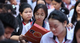 Gay gắt cuộc đua vào lớp 10