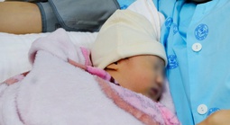 Thai phụ bị sốc phản vệ sau khi ăn ốc, ca mổ khẩn cứu 2 mẹ con