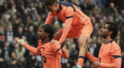 Yamal lập công, Barcelona thoát hiểm tại St.James's Park