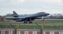 Mỹ tăng cường ném bom cơ sở tên lửa ngầm của Iran