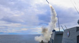 Ông Donald Trump tuyên bố phá hủy hoàn toàn 10 tàu rải mìn Iran ở Hormuz