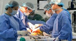 Cân não cắt khối u gan hiểm hóc