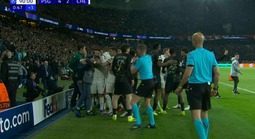 Cận cảnh pha “xấu chơi” của sao Chelsea ở Champions League