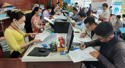 Lương cơ sở dự kiến tăng 8% từ 1-7, những khoản nào sẽ được điều chỉnh theo?