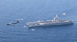 Mỹ nổ súng khi tàu Iran áp sát tàu sân bay USS Abraham Lincoln