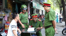 Thành ủy TPHCM yêu cầu chấn chỉnh bãi xe trái phép, nạn "chèo kéo" du khách