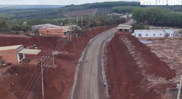 Vụ nhà dân cheo leo bên mép vực: Đồng Nai yêu cầu chủ đầu tư xin lỗi dân công khai