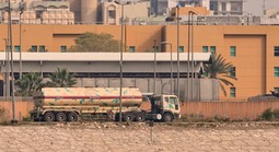 Đại sứ quán Mỹ tại Iraq "trúng tên lửa", tàu chở dầu Mỹ cháy gần Hormuz?