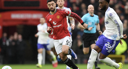 Fernandes chạm tay kỳ tích, Man United "bắn hạ" Aston Villa