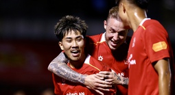 Khoa Ngô ghi bàn bàn duy nhất cho CA TP HCM trong ngày HLV Kim Sang-sik "xem giò"
