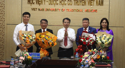 Bổ nhiệm lại 4 phó giáo sư ngành Y - Dược học cổ truyền