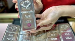 Giá bạc hôm nay 17-3: Bất ngờ tăng nhanh hơn vàng