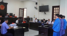 Bán giấy xác nhận tình nguyện khống cho sinh viên lãnh hơn 13 năm tù