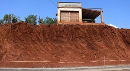 NÓI THẲNG: Nhà dân "treo" mép vực - Đừng biến "xin lỗi" thành tấm lá chắn