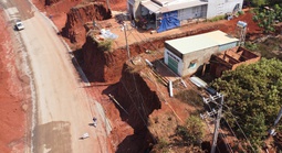 Toàn cảnh vụ nhà dân cheo leo bên mép vực gây bức xúc ở Đồng Nai