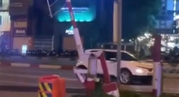 Lái xe đi lùi trên đại lộ Phạm Văn Đồng, nam tài xế ở TPHCM bị phạt