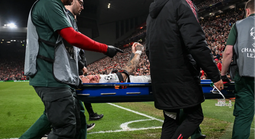 Tiền đạo Galatasaray gây ám ảnh, Salah đi vào lịch sử Champions League