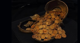 Xây nhà, tìm thấy kho báu nửa triệu đô dưới nền