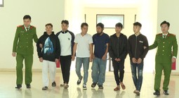 Xử lý 2 thanh niên xông vào trụ sở công an gây rối, quay clip