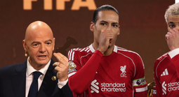 Chủ tịch FIFA Infantino muốn truất quyền cầu thủ che miệng khi giao tiếp