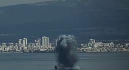 Iran liên tiếp tung đòn đáp trả, áp lực từ Mỹ và Israel tiếp tục gia tăng