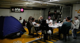 Còi hú là chạy, mọi thứ gói gọn trong vài phút sinh tử